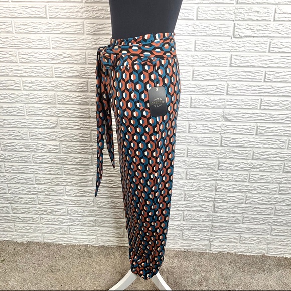 Goddess Multicolored Geometric Gaucho Pants - Picture 5 of 7